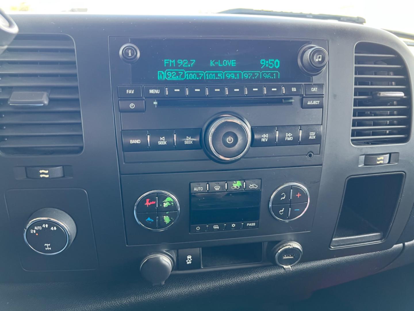 2013 Gray /Black Chevrolet Silverado 1500 LT (3GCPKSE70DG) with an 5.3L V8 engine, 6-Speed Automatic transmission, located at 4520 Airline Hwy, Baton Rouge, LA, 70805, (225) 357-1497, 30.509325, -91.145432 - 2013 Chevy Silverado Crew Cab 4X4 5.3 V8 Gas, 160K Miles, Power Windows, Locks & Mirrors, Spray In Bedliner, Tow Pkg. NO IN HOUSE FINANCING. FOR INFO PLEASE CONTACT JEFF AT 225 357-1497 CHECK OUT OUR A+ RATING WITH THE BETTER BUSINESS BUREAU WE HAVE BEEN A FAMILY OWNED AND OPERATED BUSINESS AT THE - Photo#17